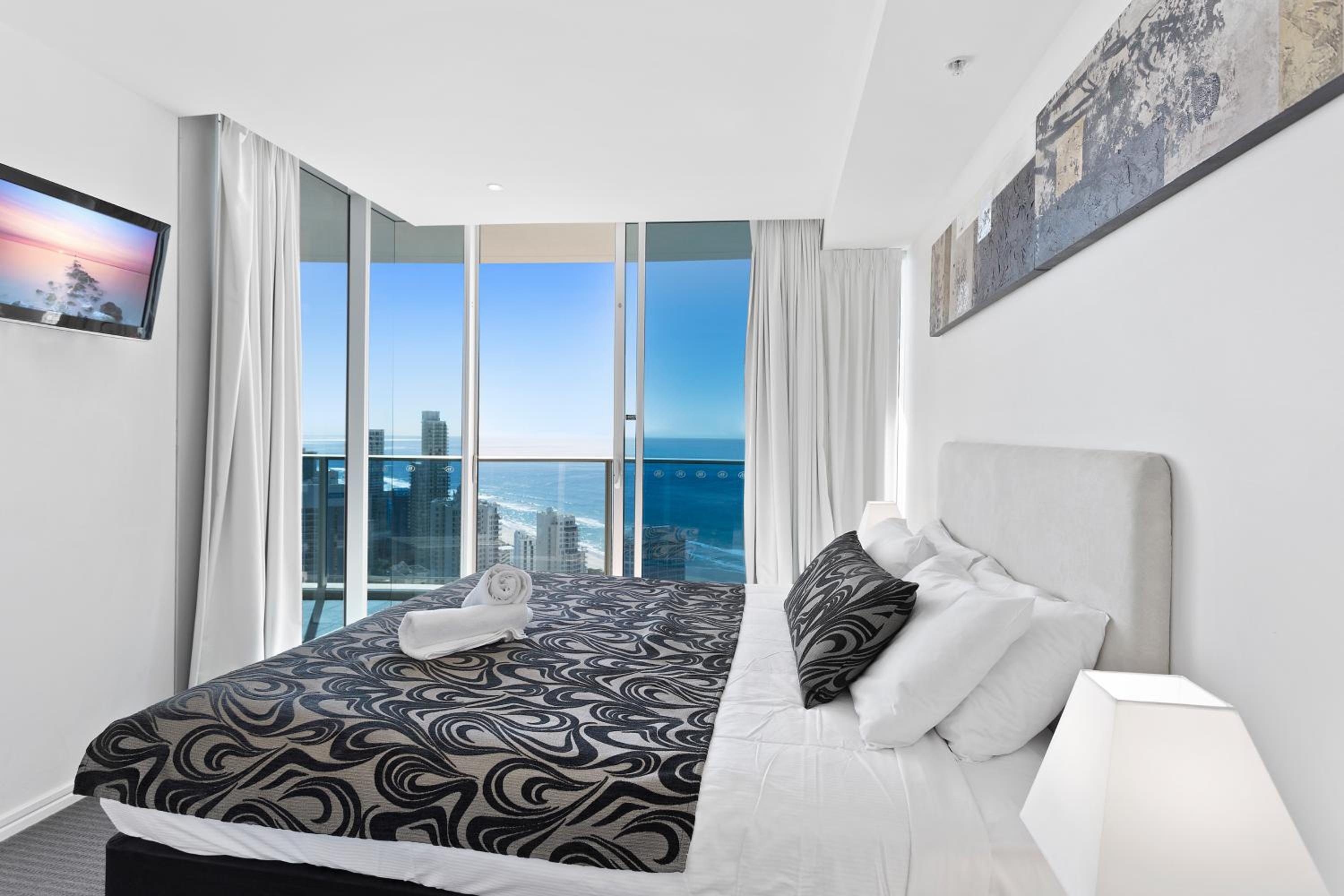 Two bedroom, two bathroom level 32 ocean view photo 1