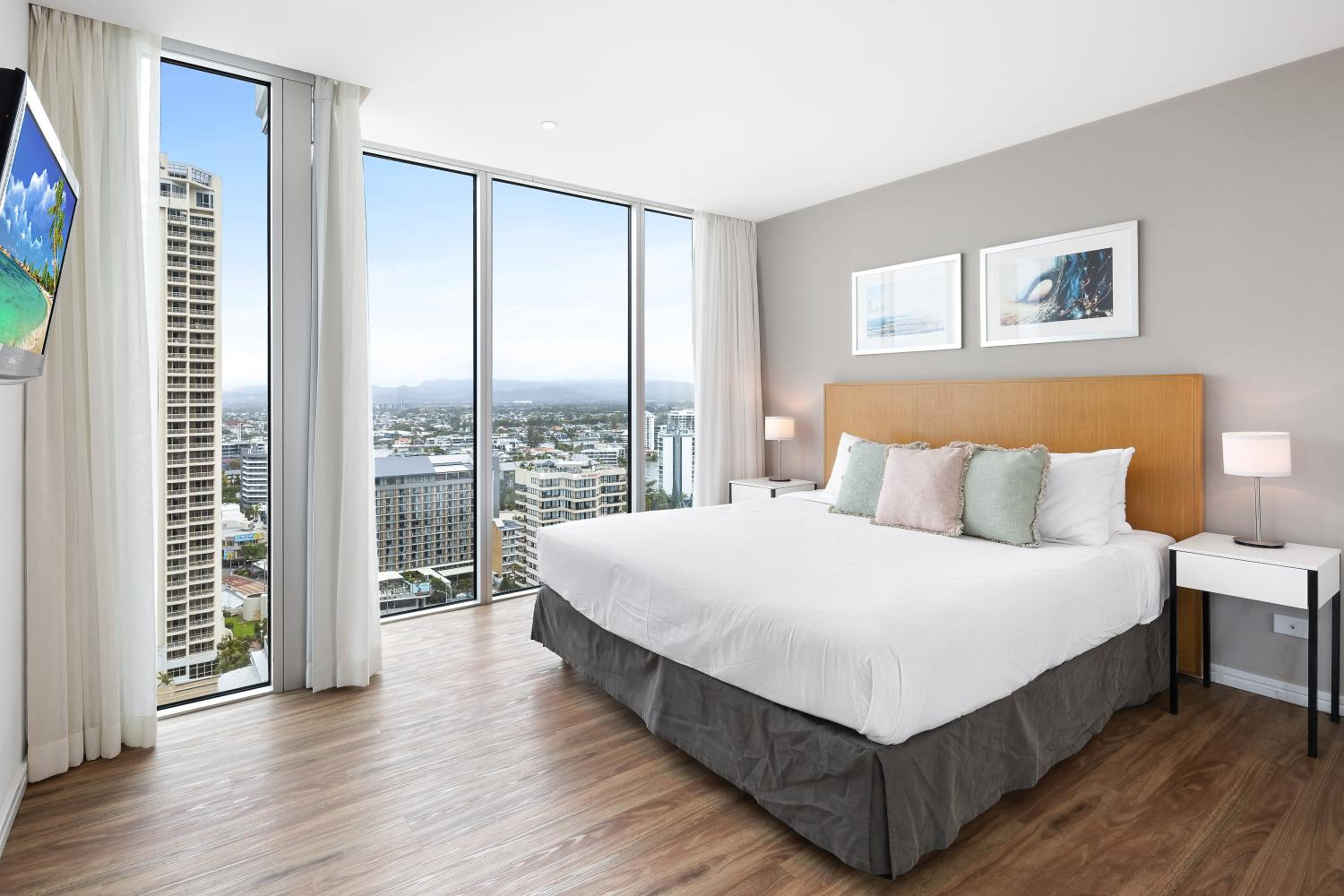 Two bedroom, two bathroom level 18 ocean view photo 1