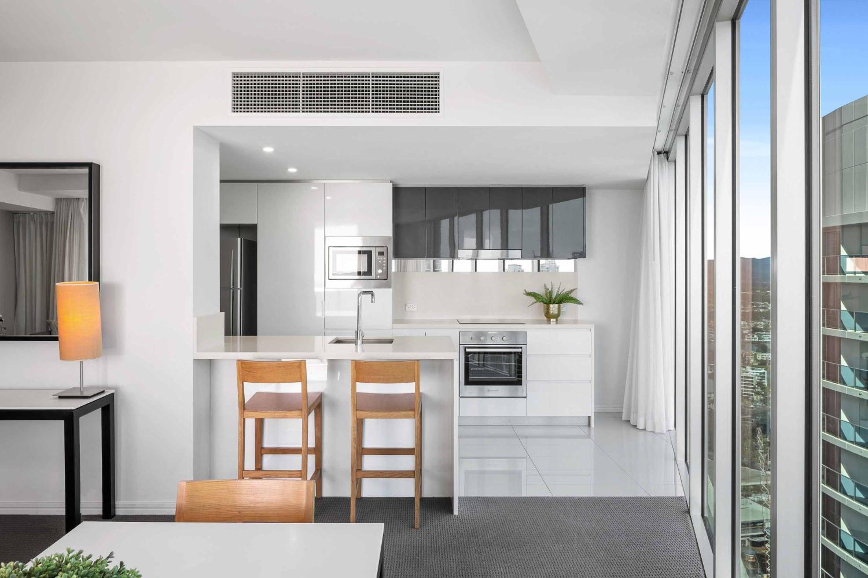 Three Bedroom, Two Bathroom Level 31 Ocean View  photo 3