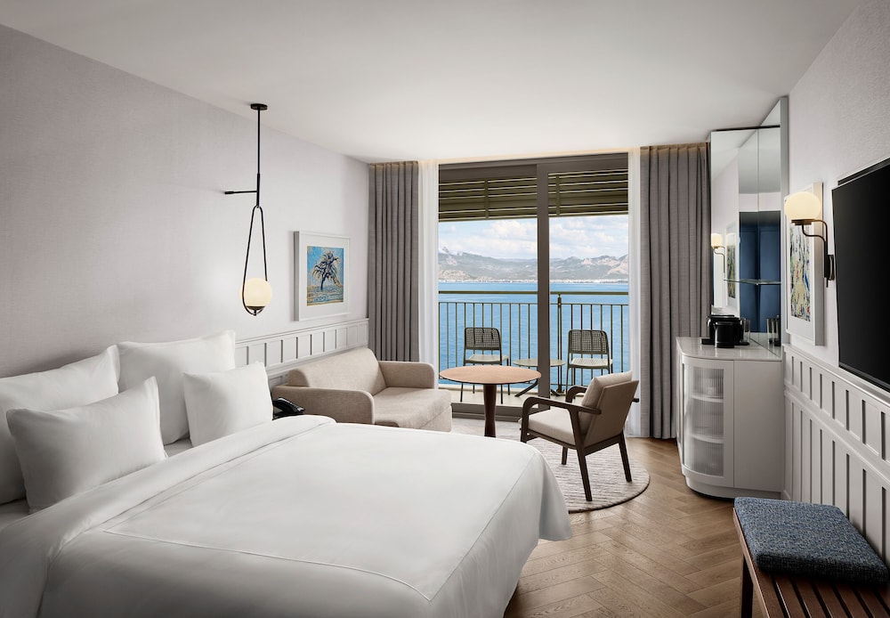 Deluxe Room, Sea View (Grand) thumbnail 5