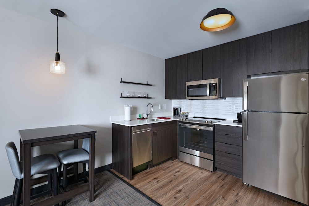 Suite, 1 Bedroom - Photo 3