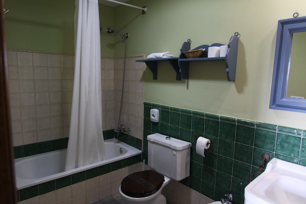 Double Room - Photo 7