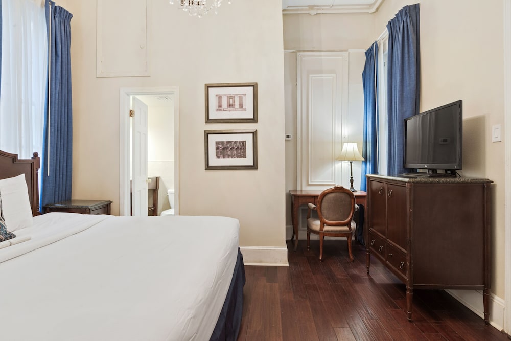 Standard Room - One Queen Bed