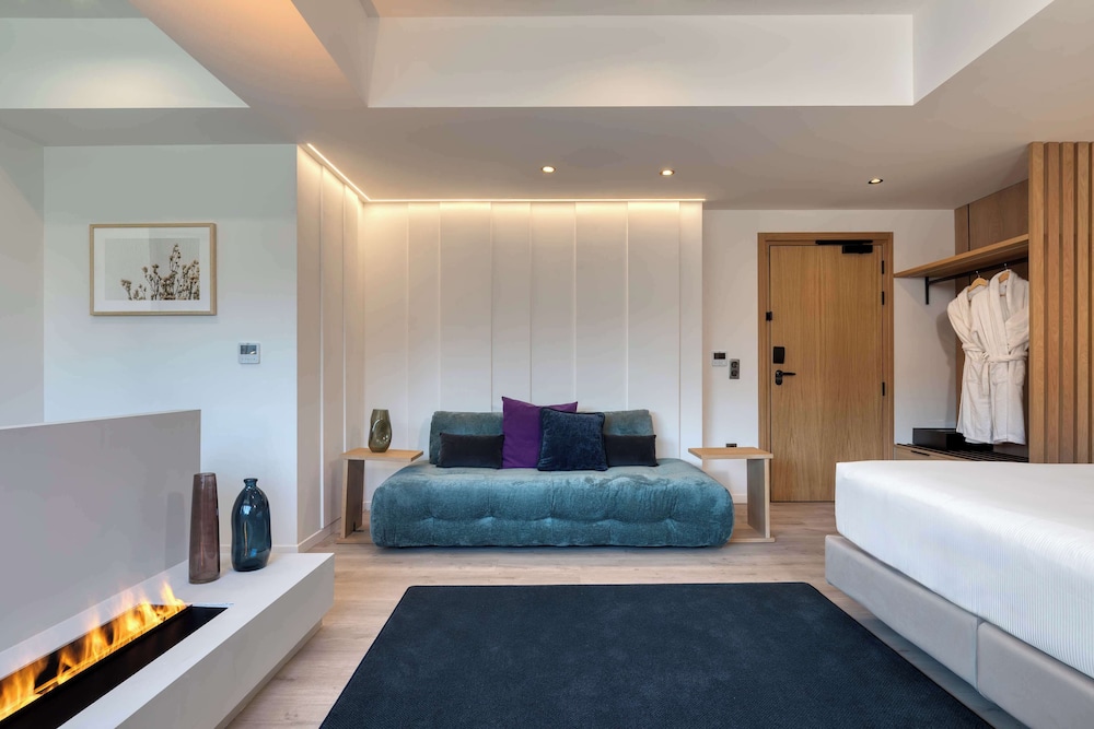 Junior Suite, 1 King Bed thumbnail 6