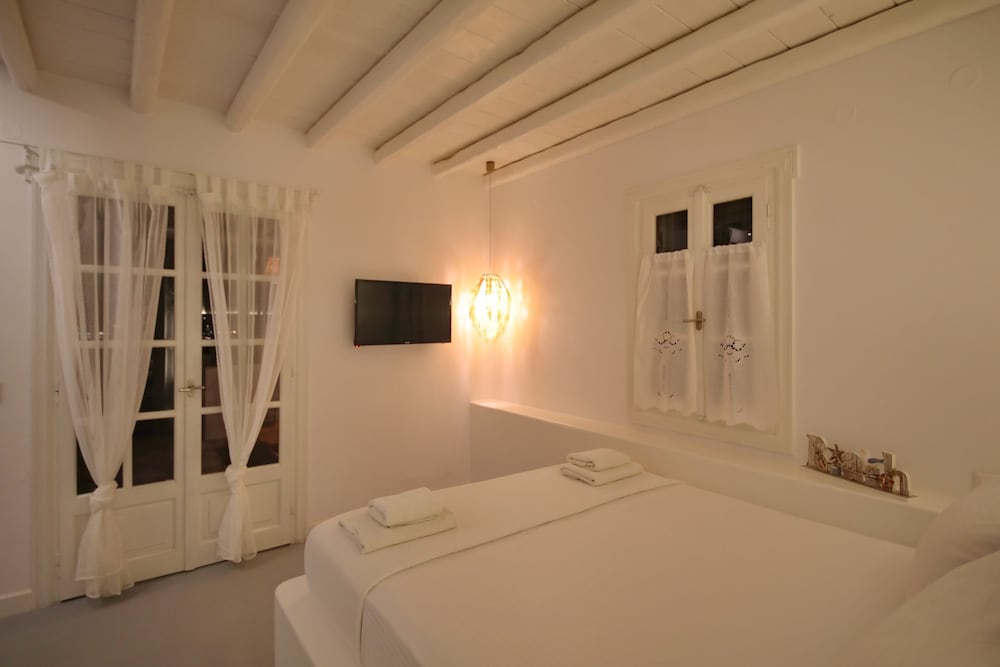Deluxe Apartment, 2 Bedrooms, Kitchenette, Oceanfront photo 2