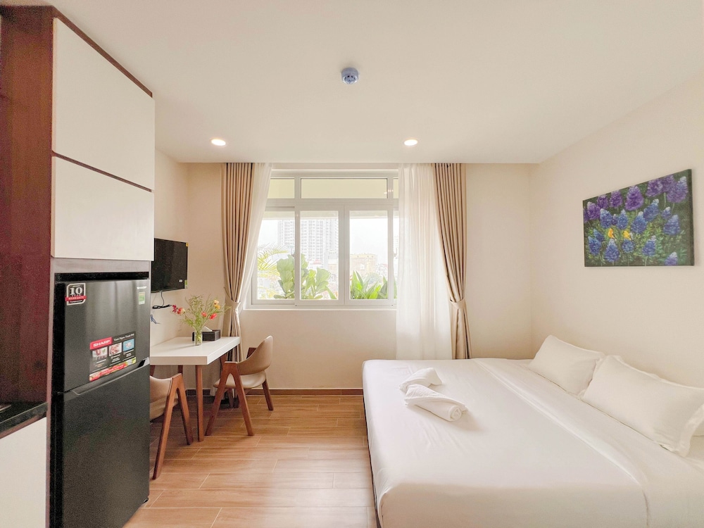 Deluxe Studio, Kitchen, City View