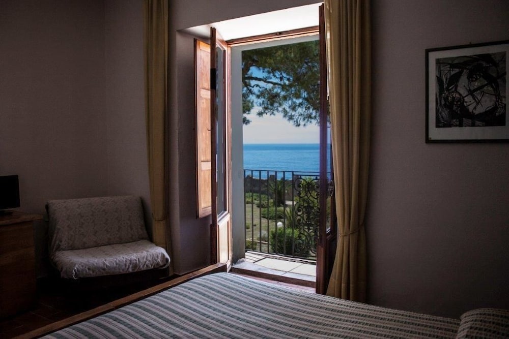 Double Room, Balcony, Sea View photo 2