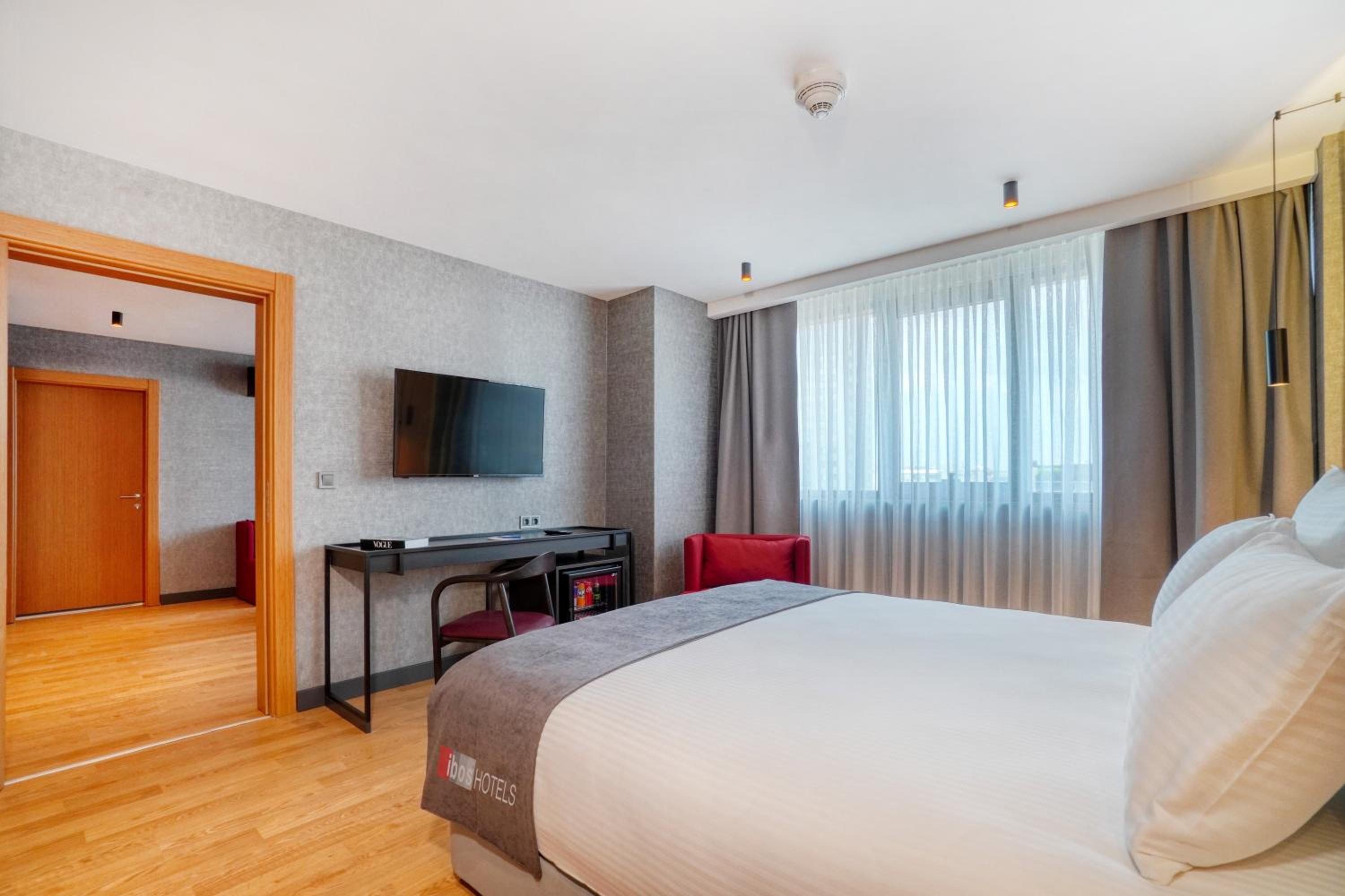 Suite - Photo 13
