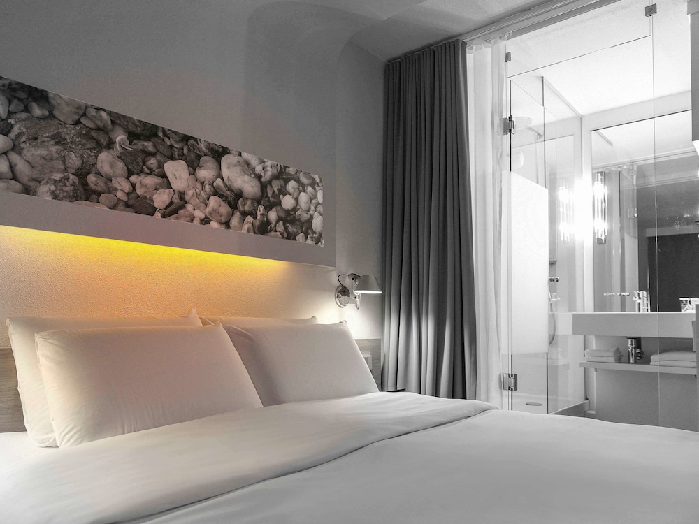 Classic Room, 1 Queen Bed photo 3