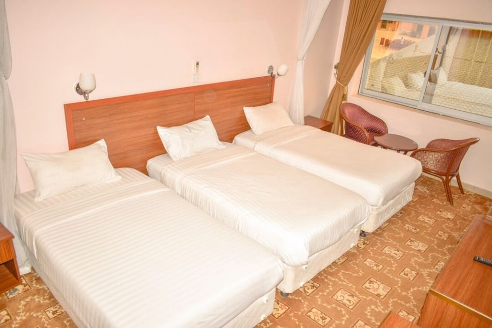 Deluxe Twin Room photo 3