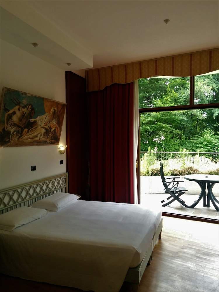 Standard Double or Twin Room - Photo 2