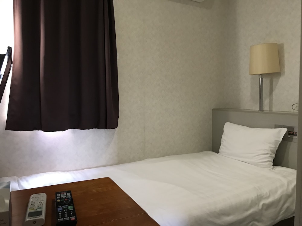 Single Room with Private Bathroom, Smoking