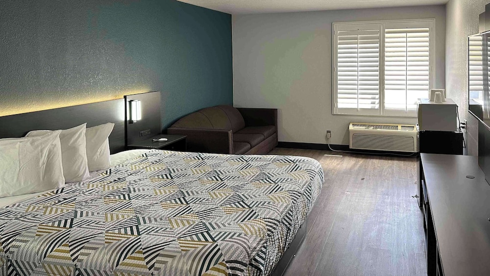 Standard Suite, 2 Queen Beds, Non Smoking photo 2