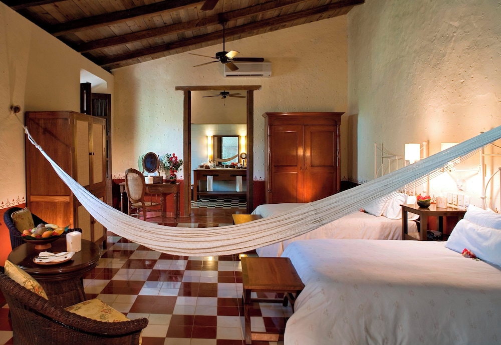 Suite, 2 Queen Beds - Photo 2