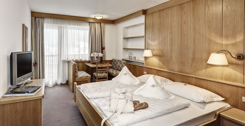 Standard Double Room, 1 King Bed with Sofa bed photo 1