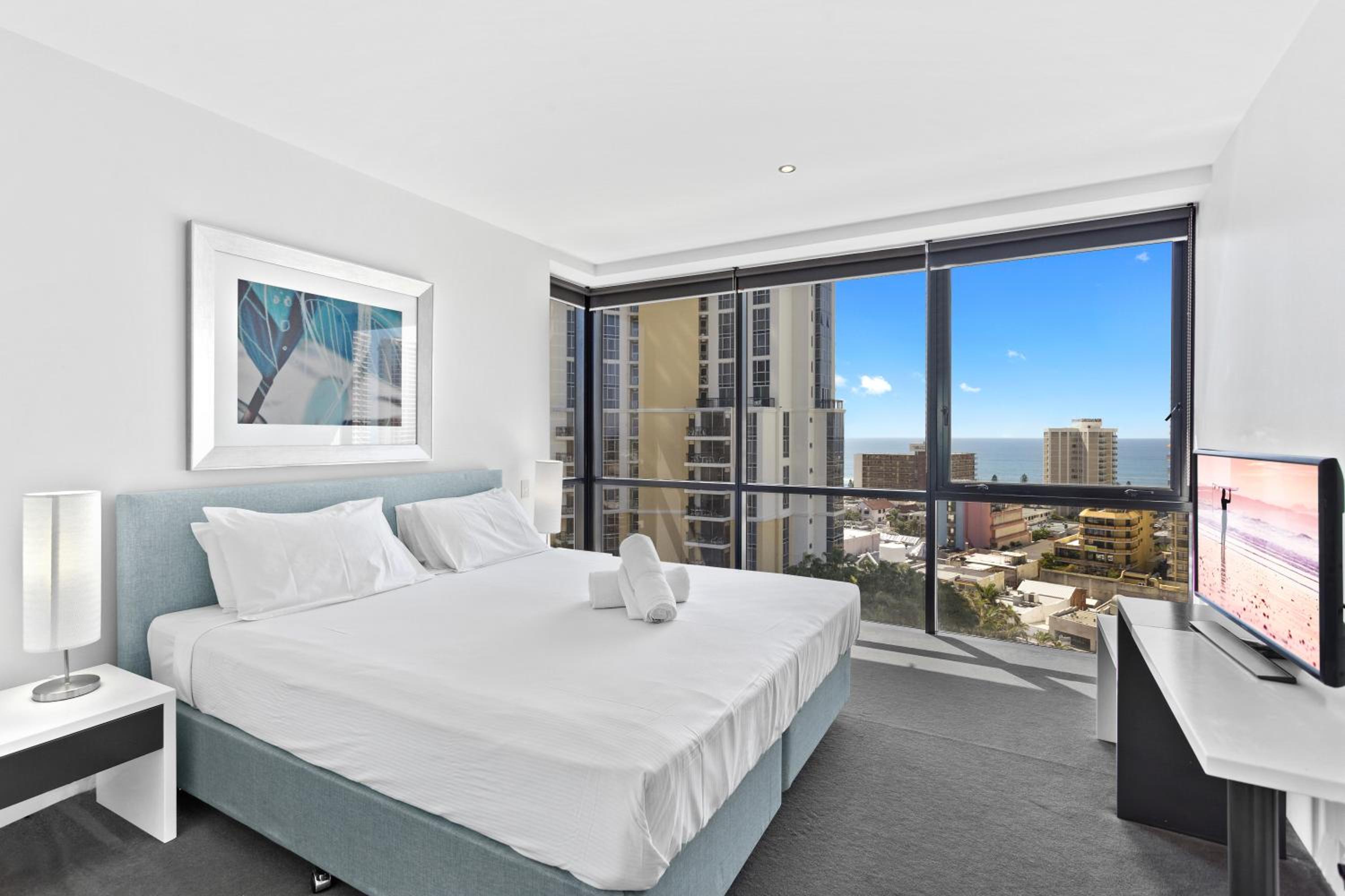 Two-Bedroom, One-Bathroom Spa Apartment with River View - Level 17