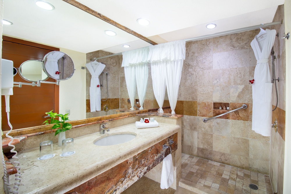 One Bedroom Suite - Photo 7