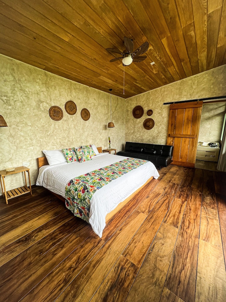 Deluxe Double Room, 1 King Bed with Sofa bed, Accessible, Refrigerator (Fan) photo 2