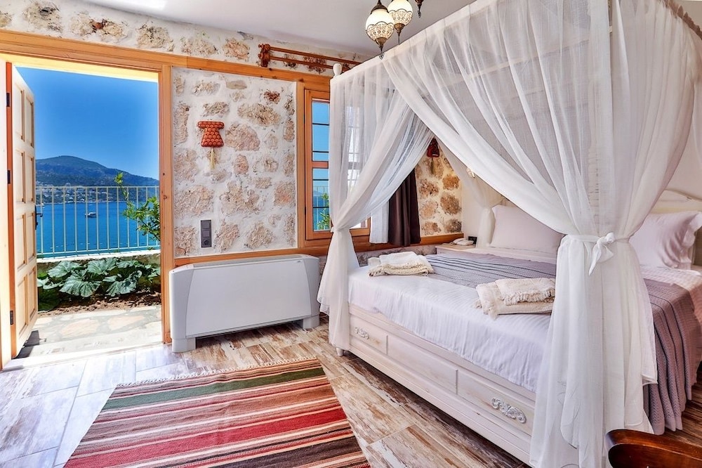 Comfort Room, Sea View (Peony)