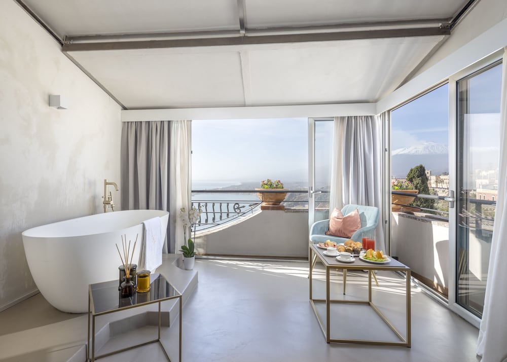 Exclusive Suite, Bathtub, Sea View (Sea and Etna view) - Photo 3