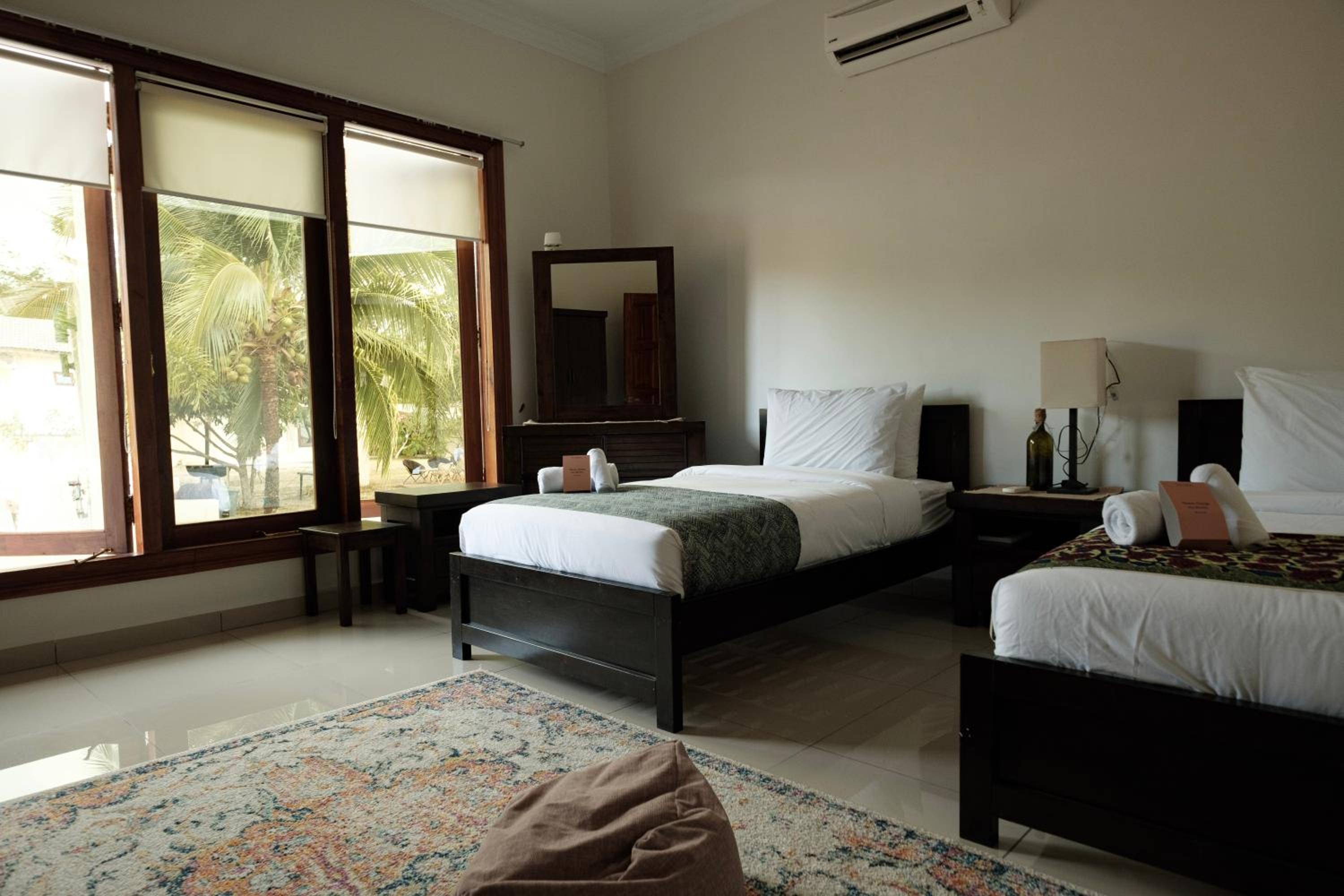 Three-Bedroom Villa - Photo 6