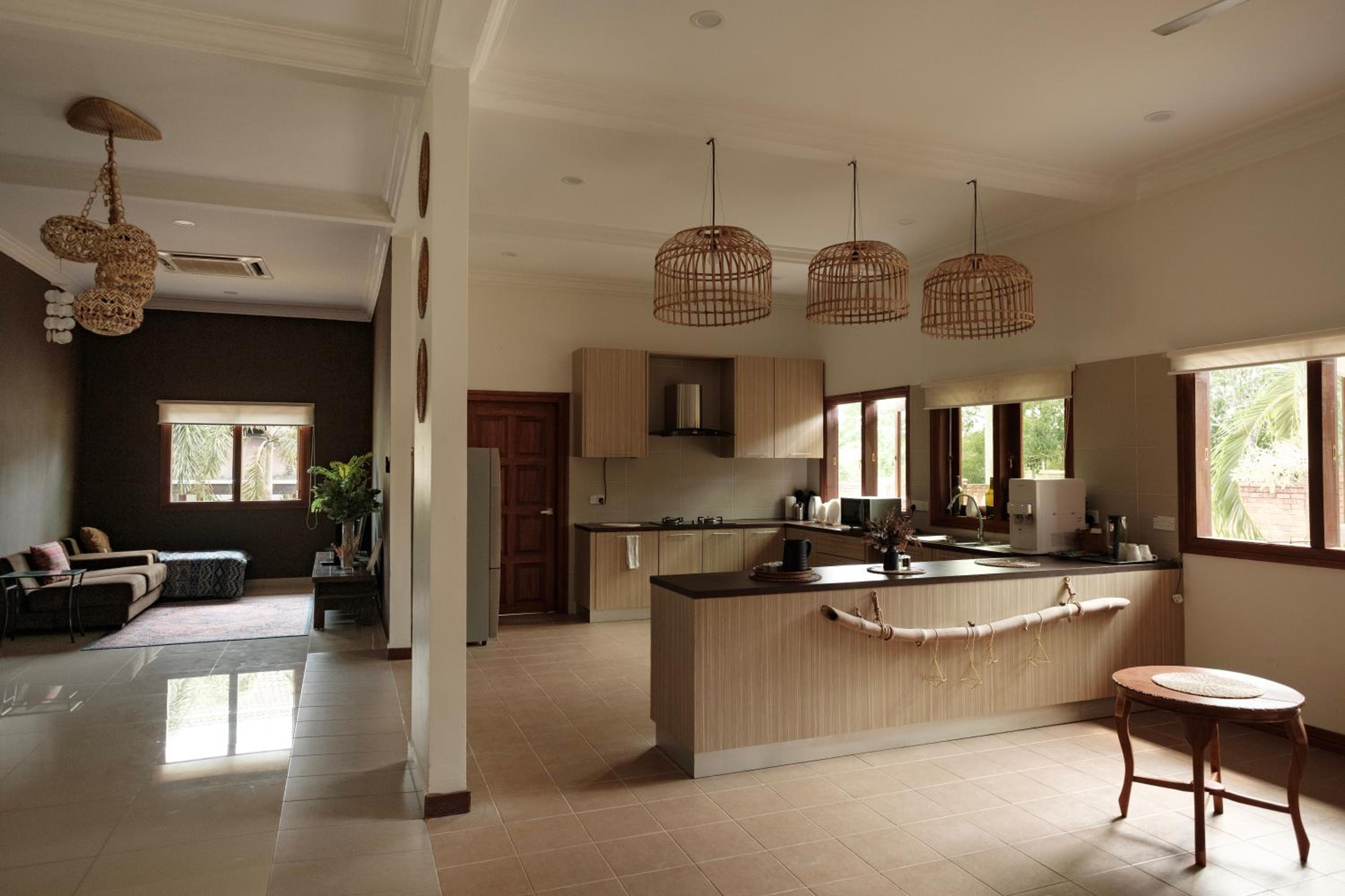 Three-Bedroom Villa - Photo 5