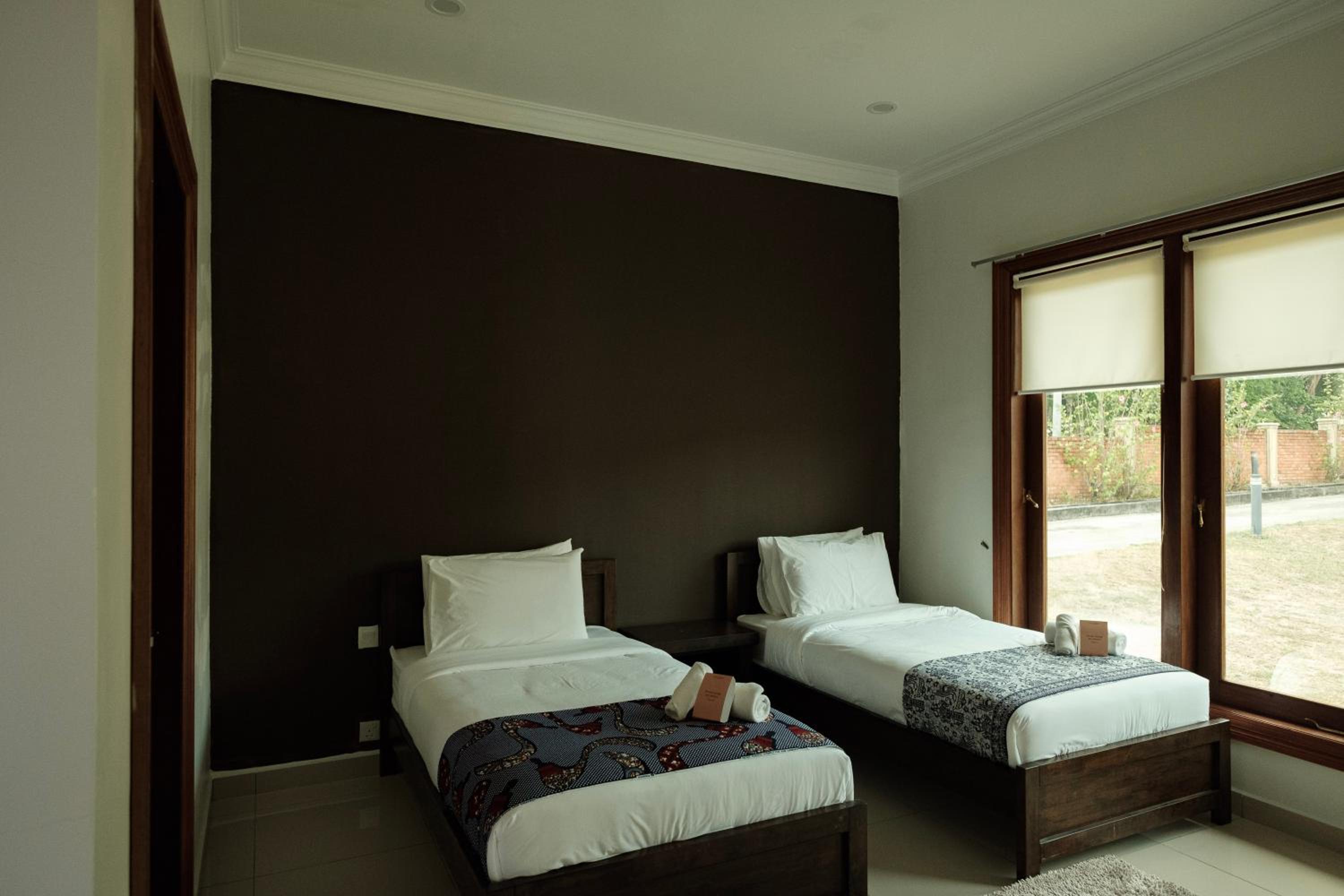 Three-Bedroom Villa - Photo 12