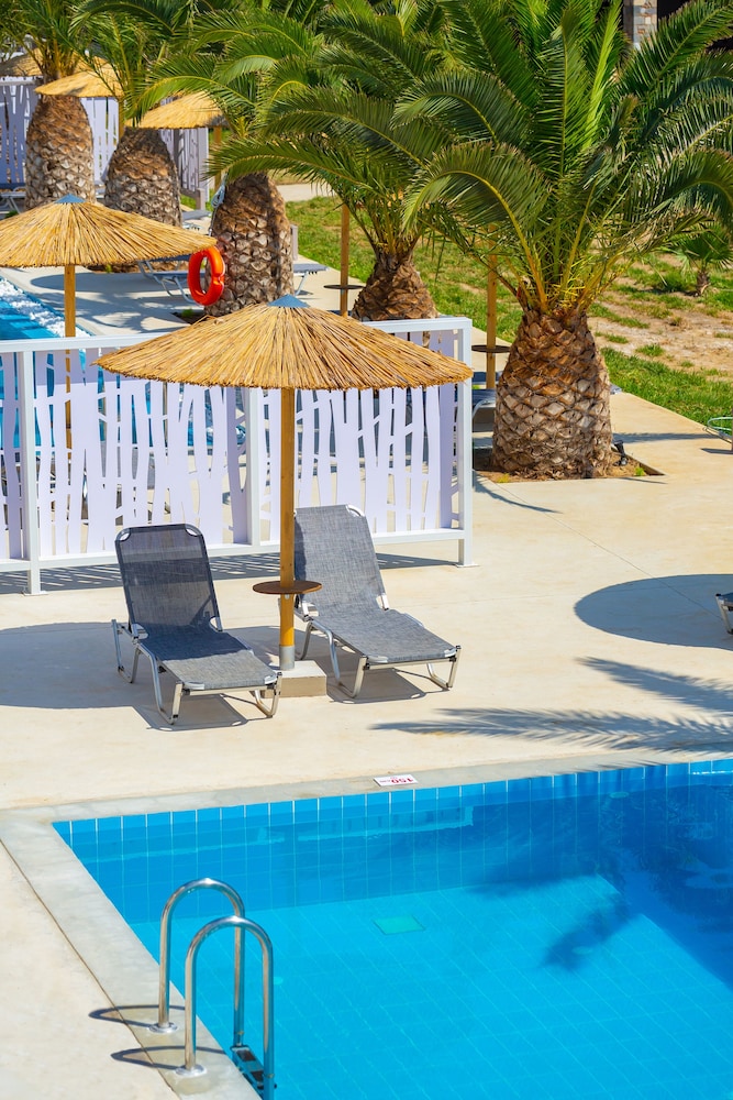 Suite with Sharing Pool photo 2