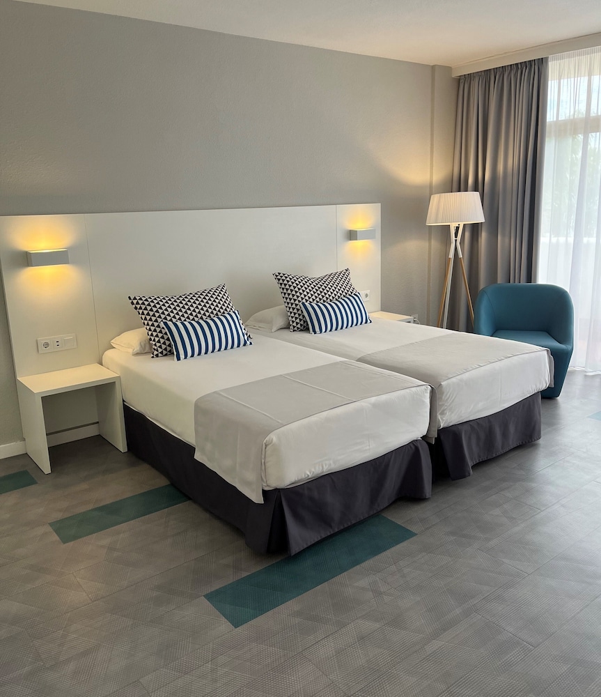 Habitación Doble Premium (2 Adultos + 2 Niños)