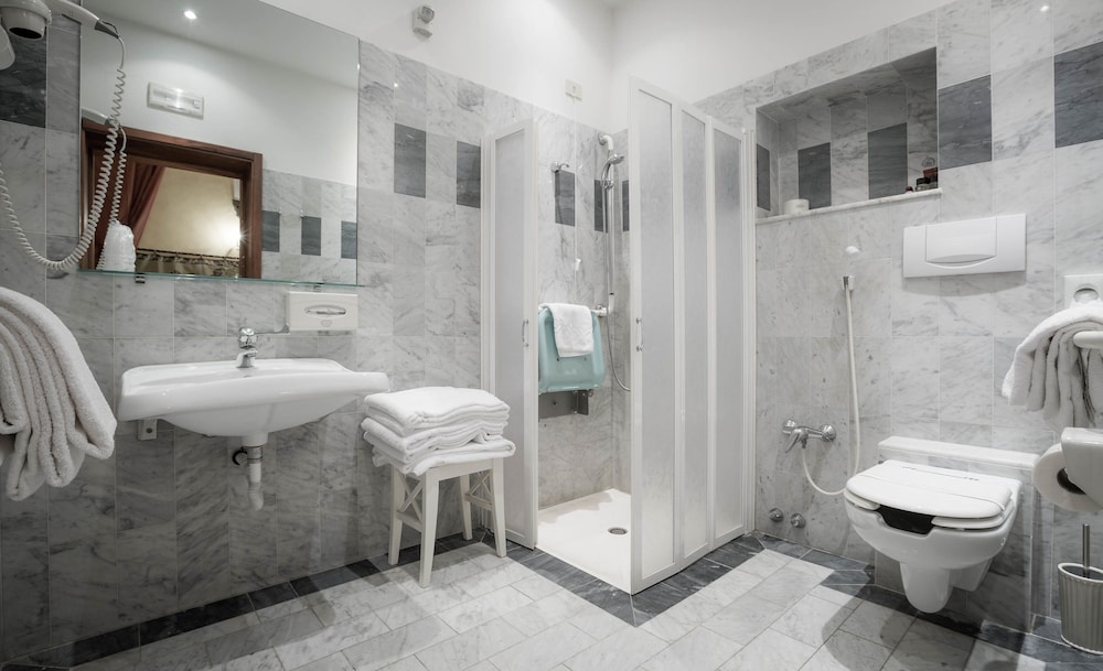 Superior Double or Twin Room thumbnail 6