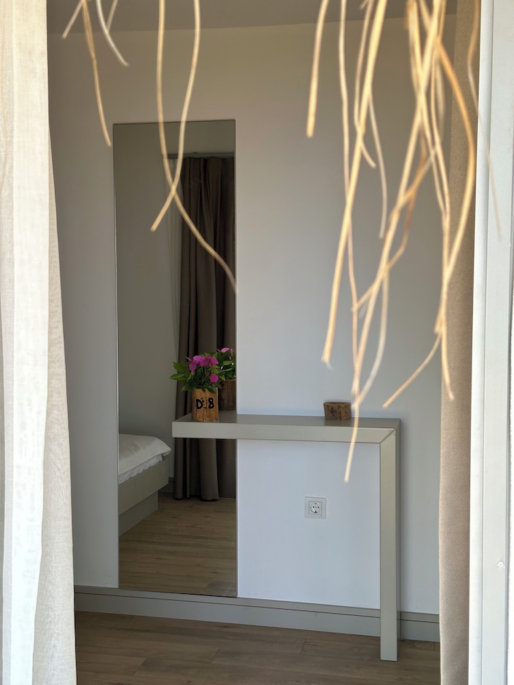 Tiny House with Private Veranda and Sea View