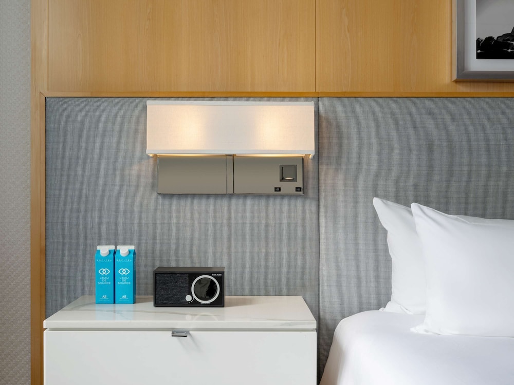 Suite, 1 Bedroom, Corner - Photo 6