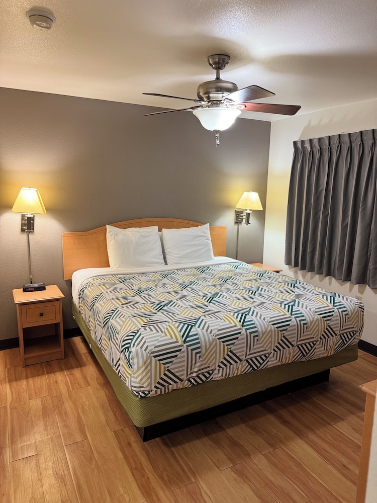Suite, Multiple Beds, Smoking, Kitchenette photo 3
