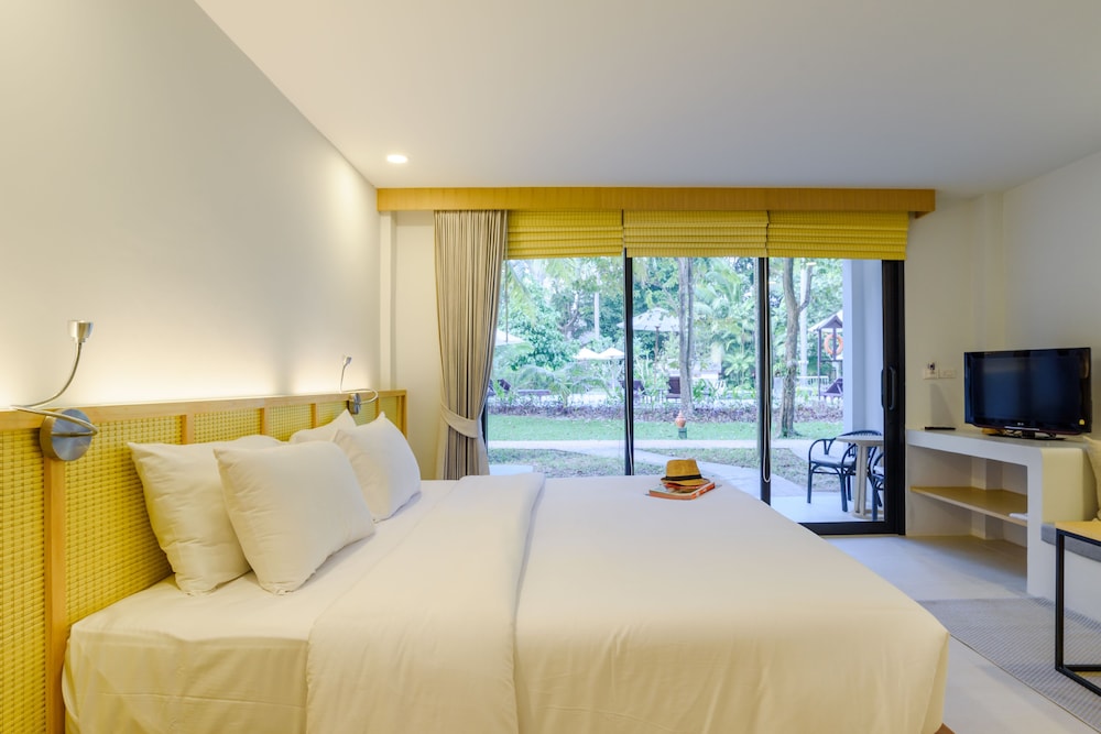 Deluxe Triple Room, Multiple Beds, Garden View - Photo 4