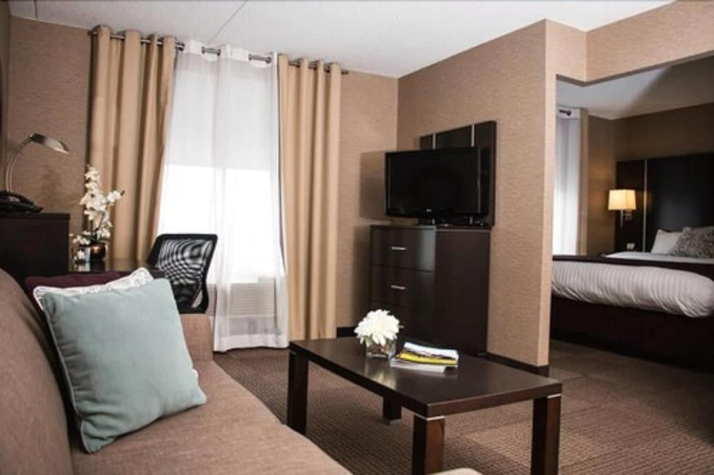 Suite, Multiple Beds, Non Smoking - Photo 6