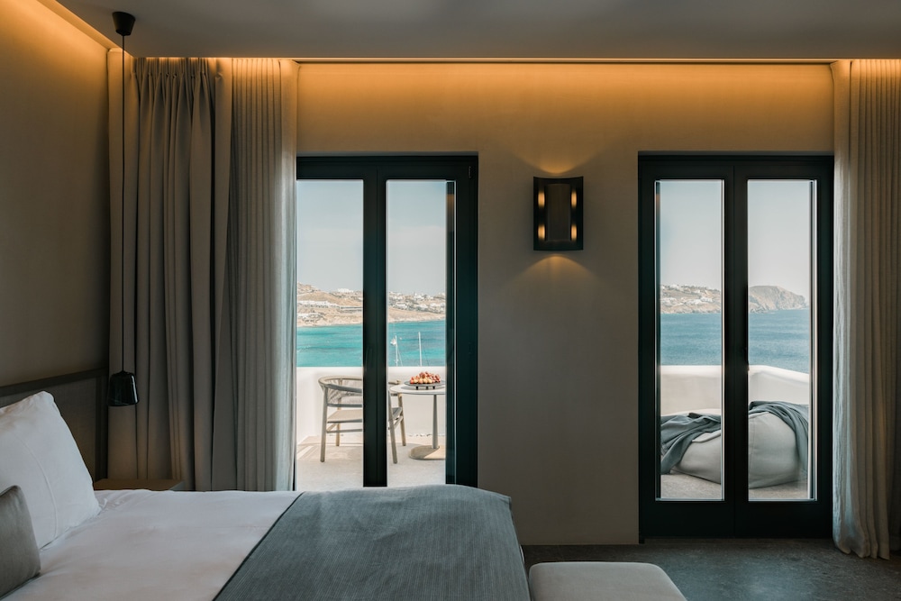 Superior Suite, Sea View - Photo 16