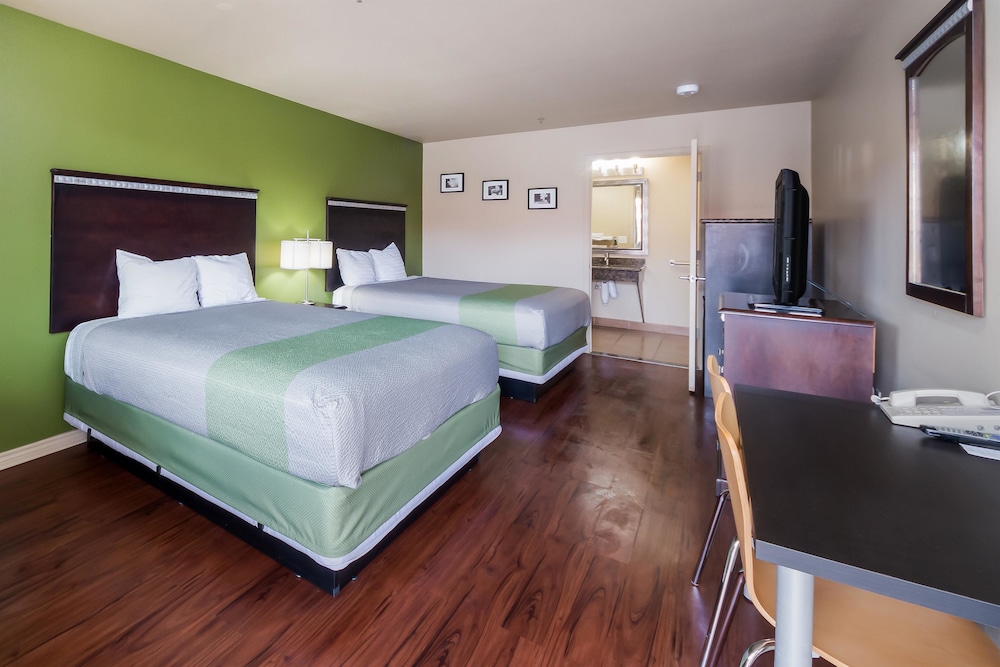 Comfort Room, 2 Bedrooms