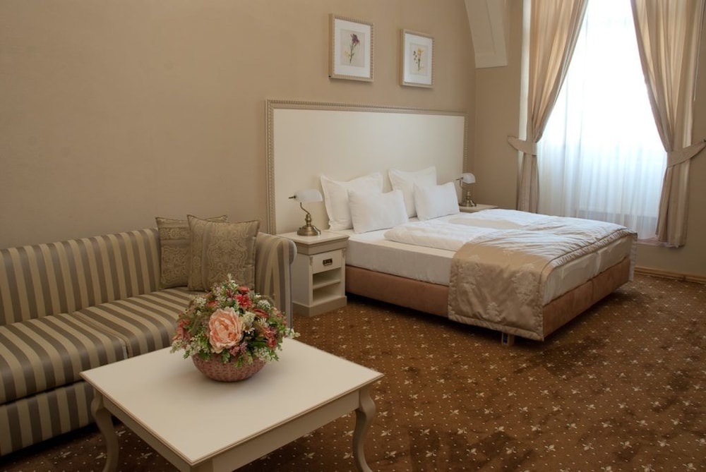 Deluxe Suite - Photo 2