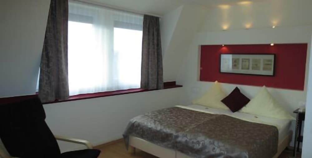 Standard Triple Room, 3 Twin Beds, Non Smoking photo 2