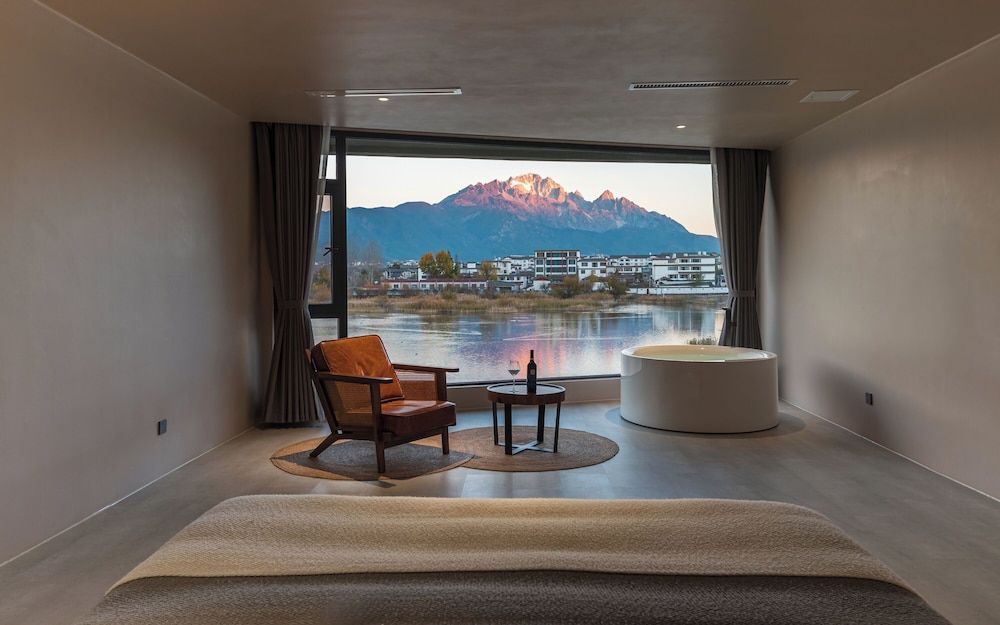 Double Room, 1 King Bed, Lake View, Lakeside photo 2