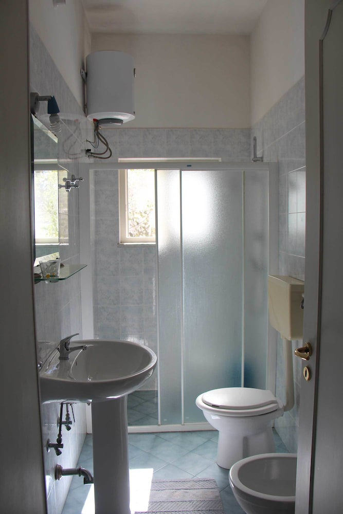 Family Room, Private Bathroom photo 3