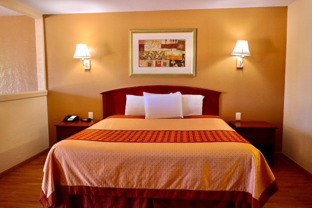 Suite, 1 King Bed with Sofa bed, Non Smoking photo 1