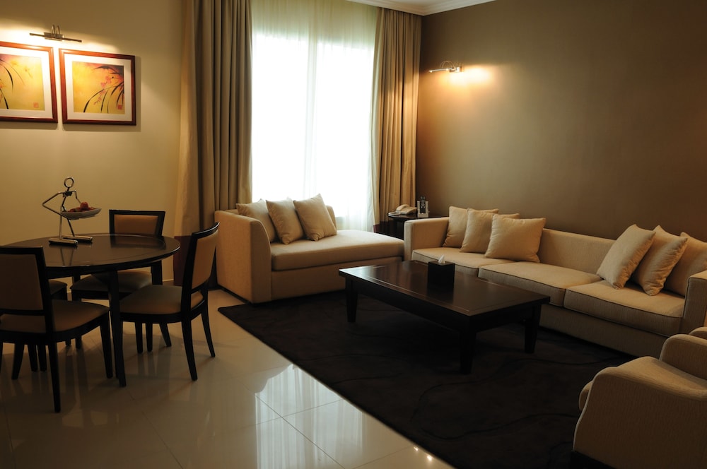 Executive Suite, 1 King Bed, Non Smoking photo 2
