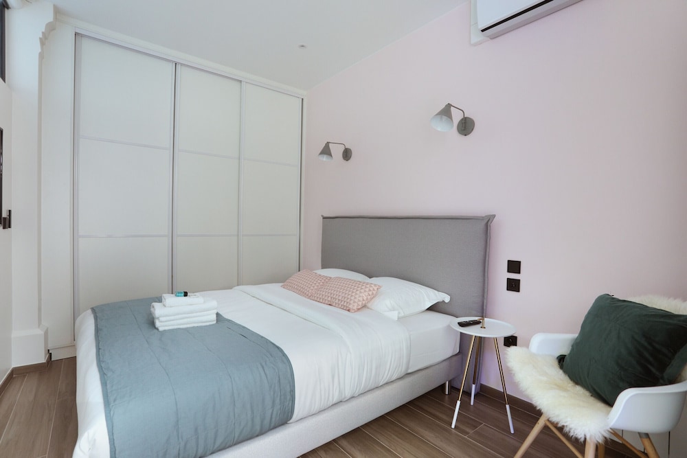 Basic Apartment photo 2