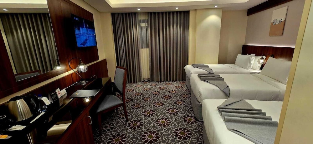 Deluxe Triple Room photo 3