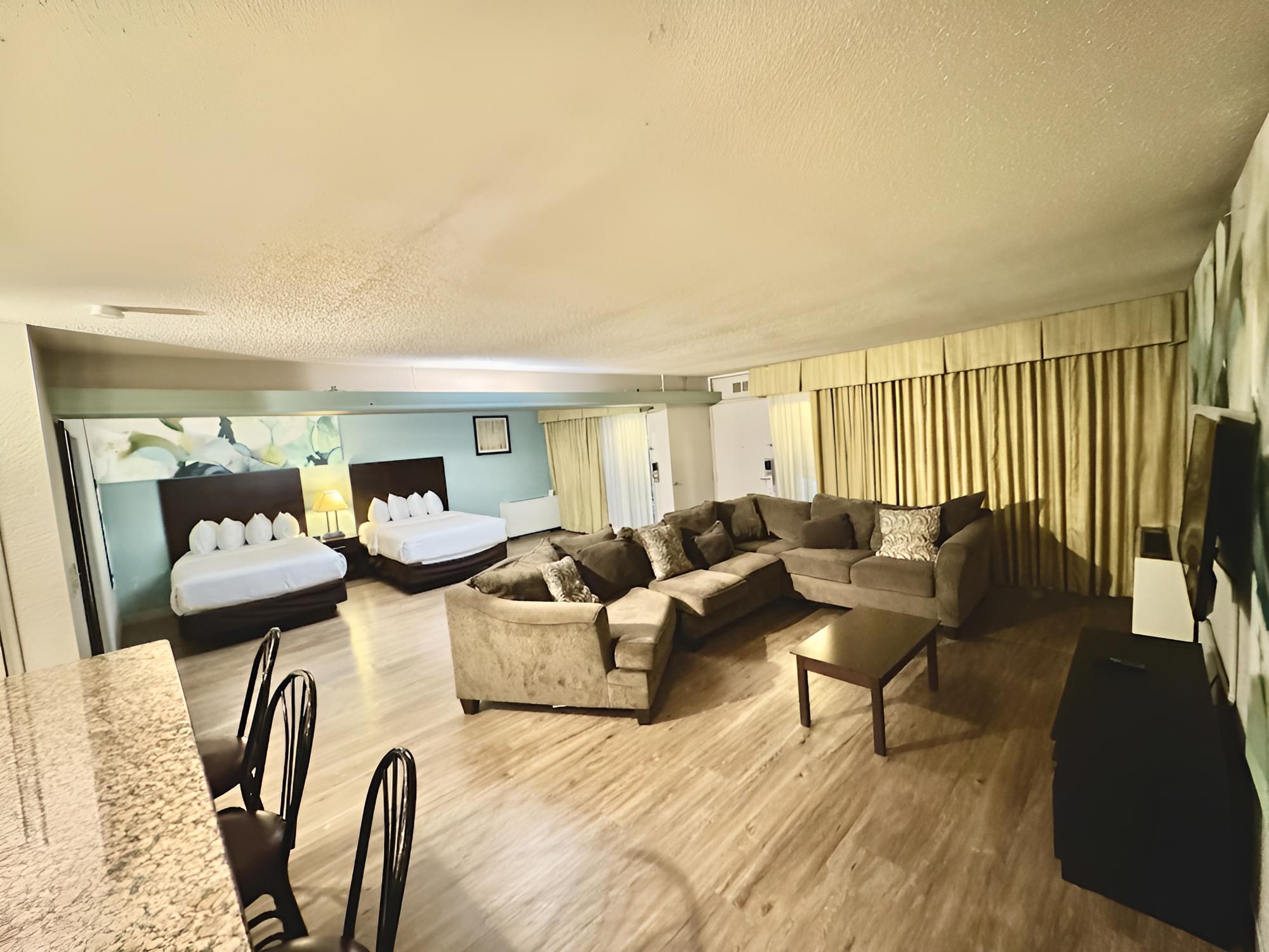 Suite, Non Smoking (1 King and 2 Double Beds) - Photo 7