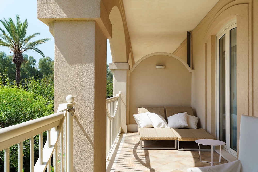 Luxury Suite, Balcony - Photo 8