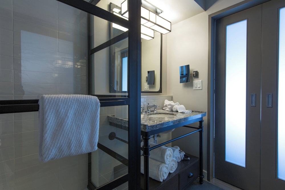 Suite, 2 Double Beds - Photo 6
