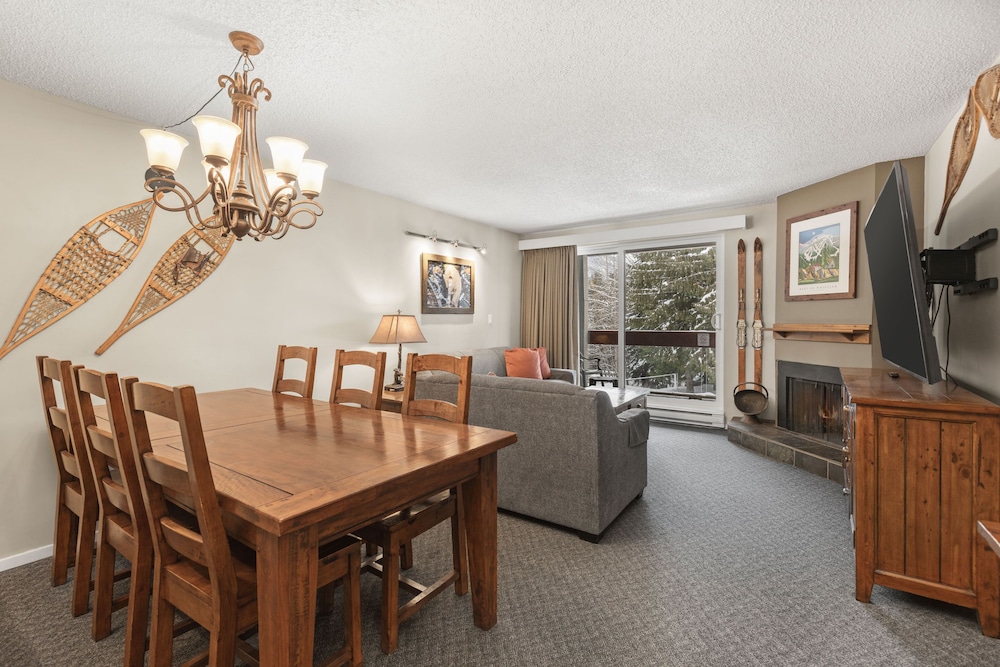 Suite, 2 Bedrooms - Photo 2