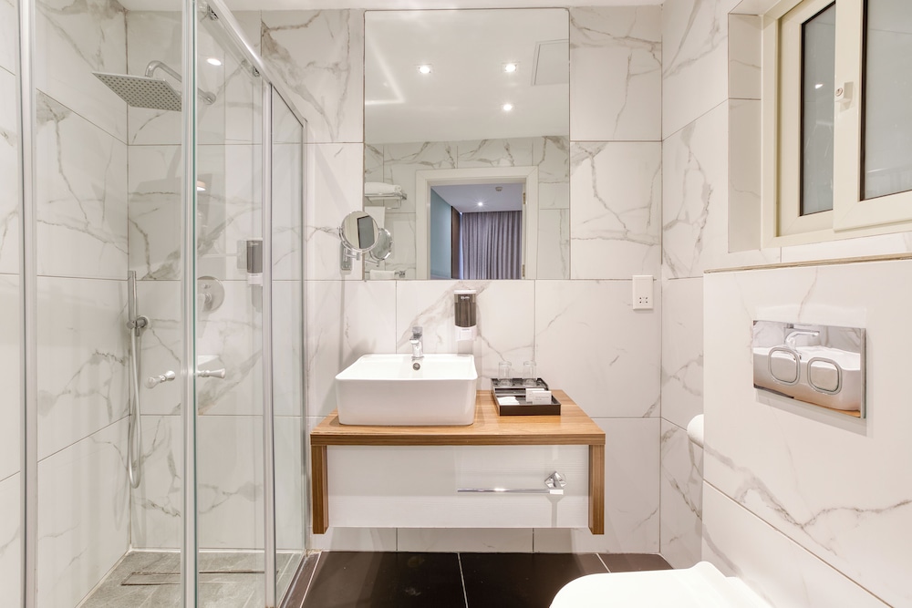 Standard Room, Balcony - Photo 9